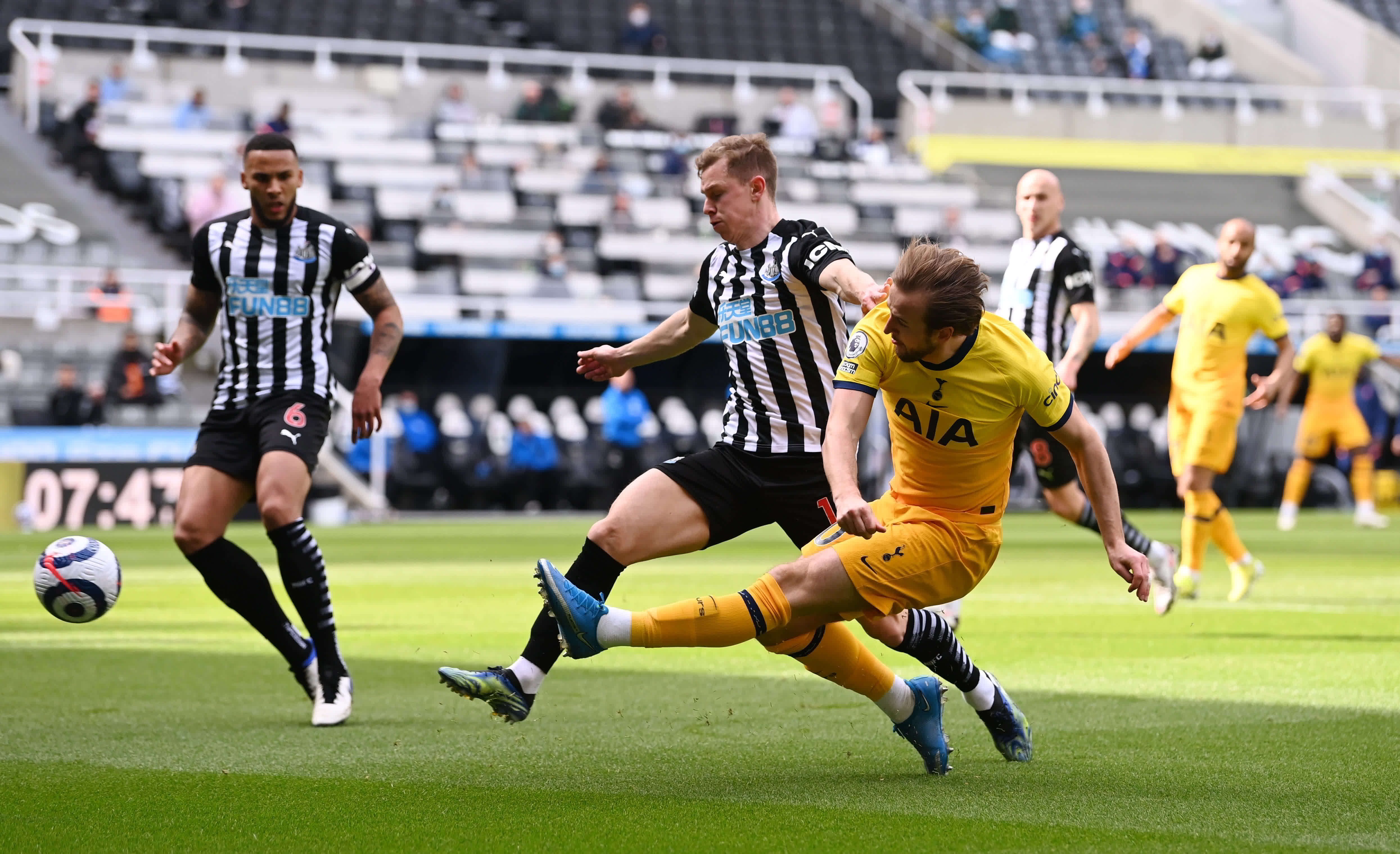 足球中做出 足球中做出